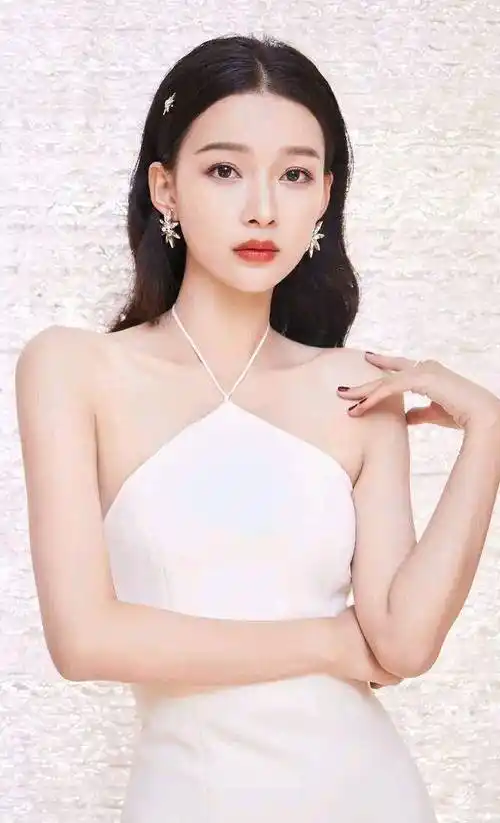 28岁孙怡,气质清新身材性感,这位东北女神实在太美了