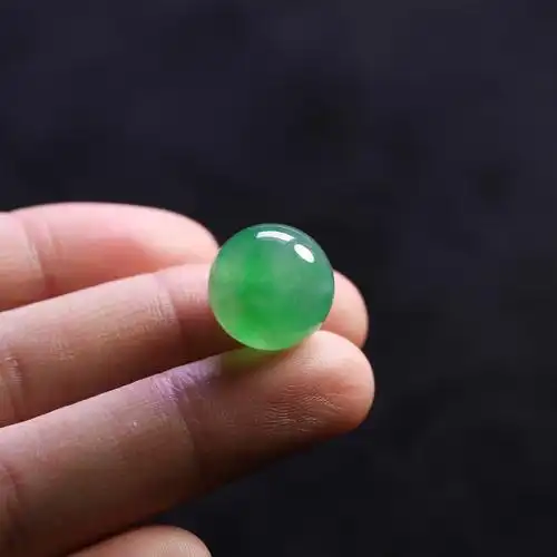 冰种满绿翡翠顶珠