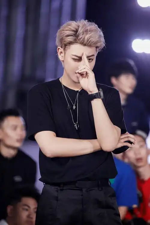 黄子韬《说唱新世代》综艺效果拉满 与选手猜歌打赌爆笑翻车