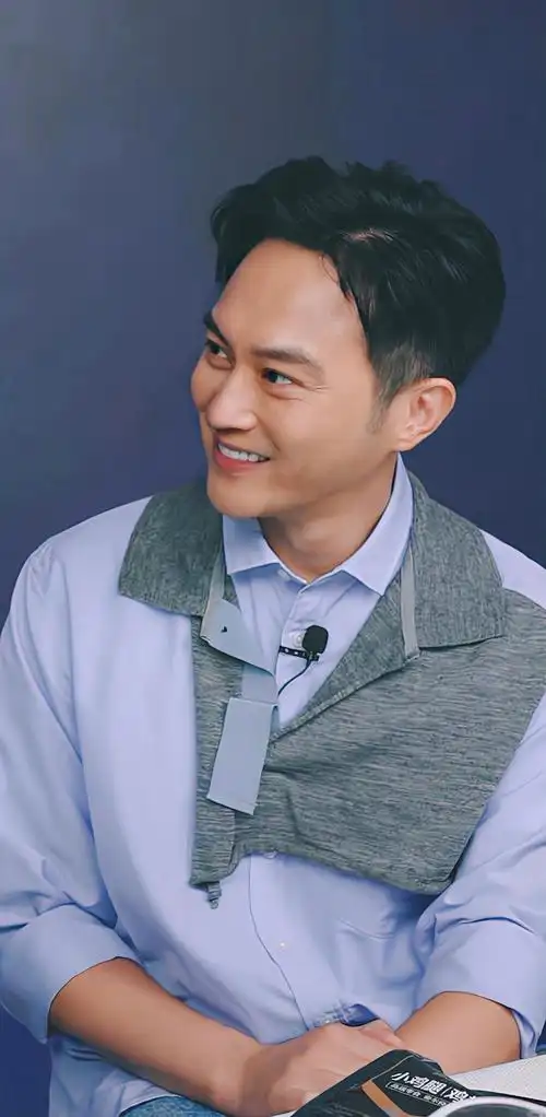 还有人不知道现在张智霖在良品铺子直播间吗对就现在我直接没了帅翻了