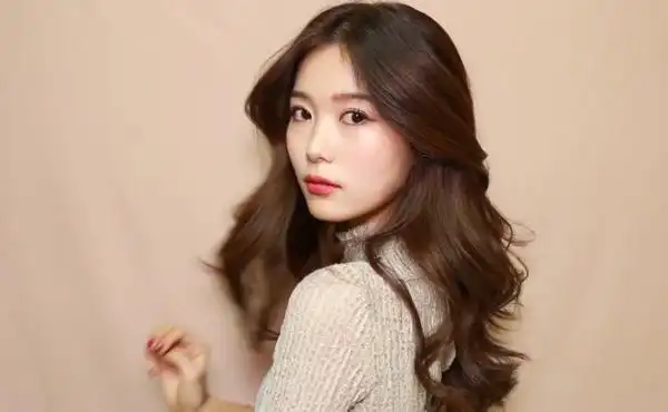 高人气女星的长发波浪让你变身最美女神