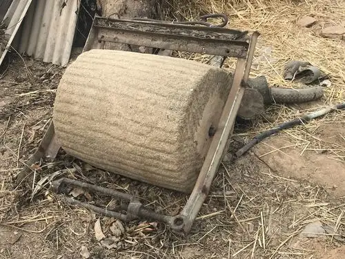 改革开放前,收割小麦后脱粒全靠它了.现在脱粒机已经代替了它!