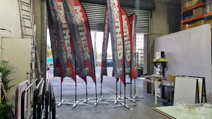 大旗飘飘风吹不倒