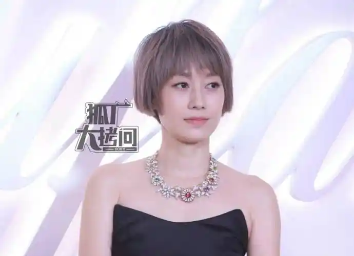 上海这一夜刘嘉玲裙子土气唐嫣露背秀身材47岁言承旭显年轻