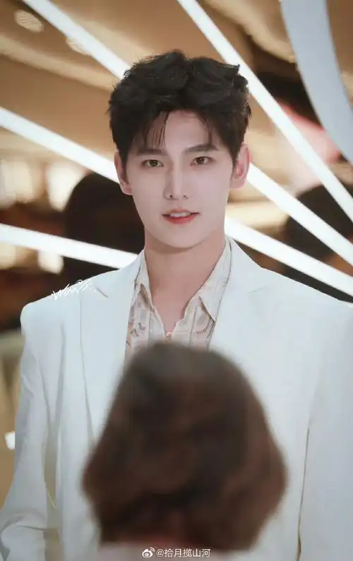 袁大帅给杨洋化妆