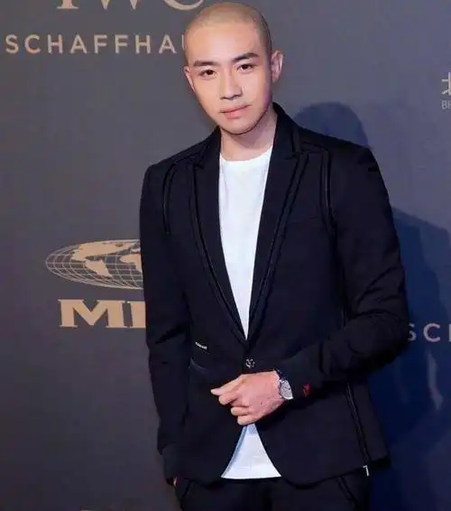 吴亦凡演唐僧时候的光头造型好评如潮.