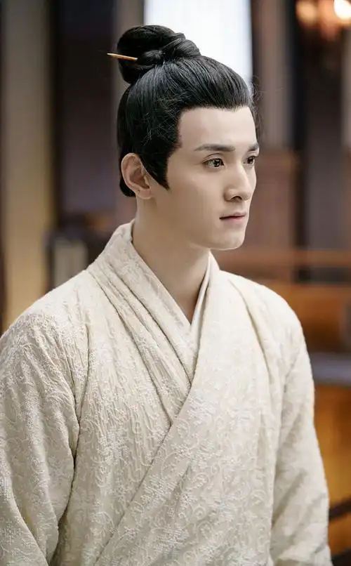 《凤囚凰》完美收官 何奉天真实身份曝光演技获赞