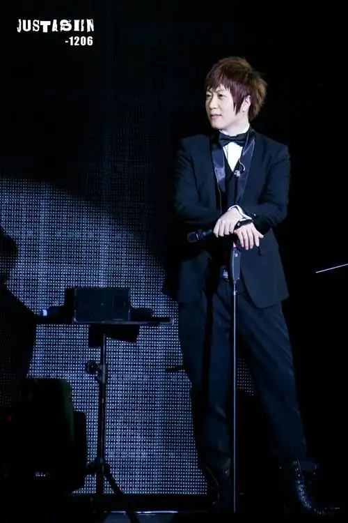 陈信宏gentleman.(*╰╯`)【图片出自微博@justashin_1206】