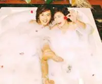 苏有朋贾静雯旅馆开房间共泡玫瑰浴附图