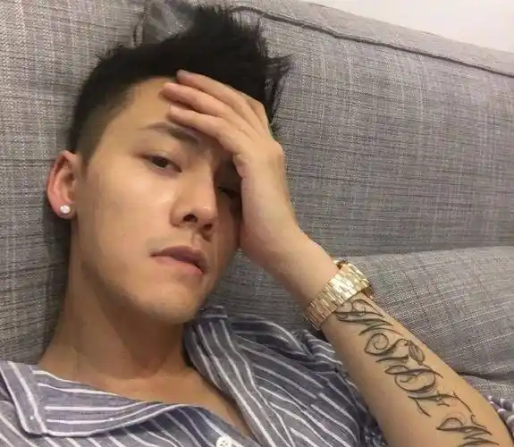 原创原创台妹钓男记喊陈伟霆爸爸大撩范丞丞被说不守女德