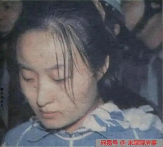 曹琳琳和他的女儿小丁是同学,她将小丁约了出来.