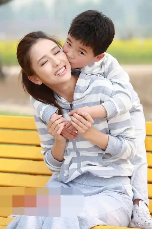 佟丽娅4岁的儿子太暖了,小小年纪就金句频出,网友:随父亲