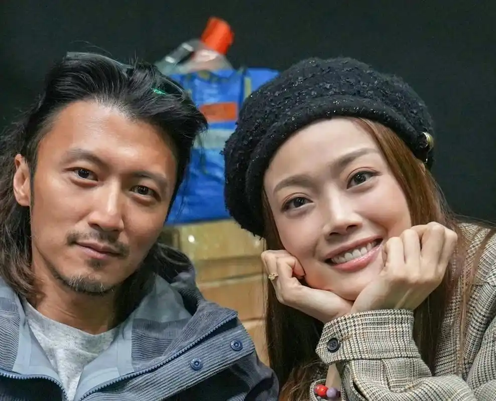 谢霆锋和容祖儿是同龄人,俩人这状态,吊打常年医美的那些明星[赞啊]