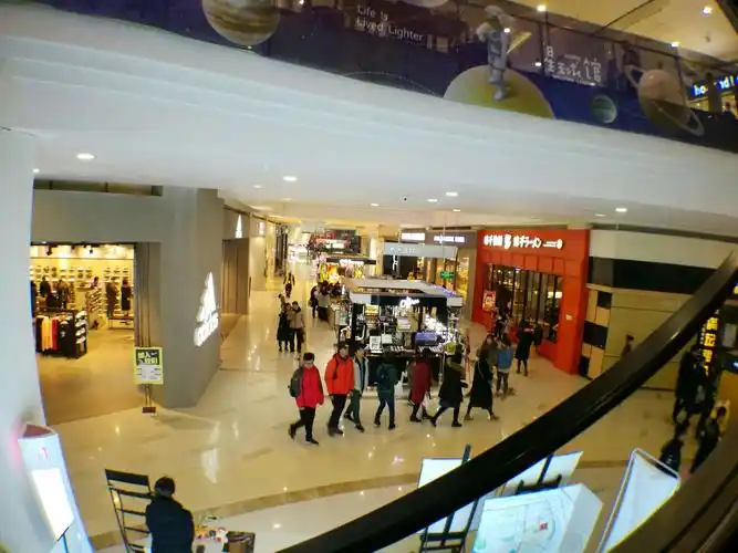 大年初五下午,逛商场.常熟印象城印象. 初四下了大雪.商场里人许多.