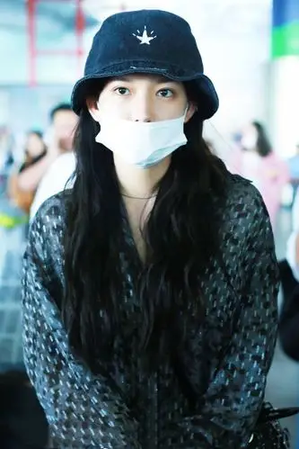 程潇素颜街拍照和妆后有差异吗?