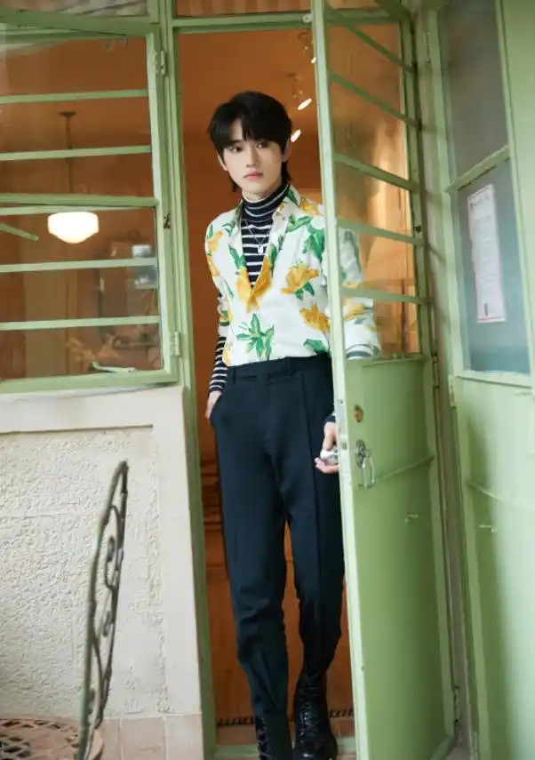 《王牌》圆满收官,看宋亚轩路透照,无美颜状态太真实