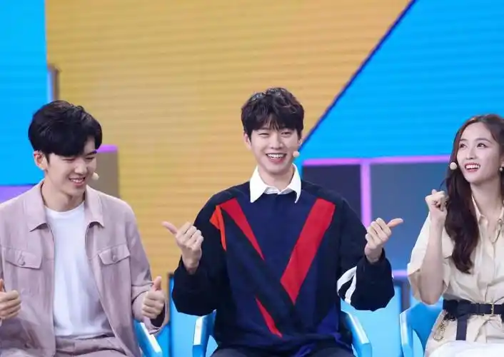 邓伦魏大勋参加节目,互怼兄弟情引爆笑点,你有被他们逗乐吗?