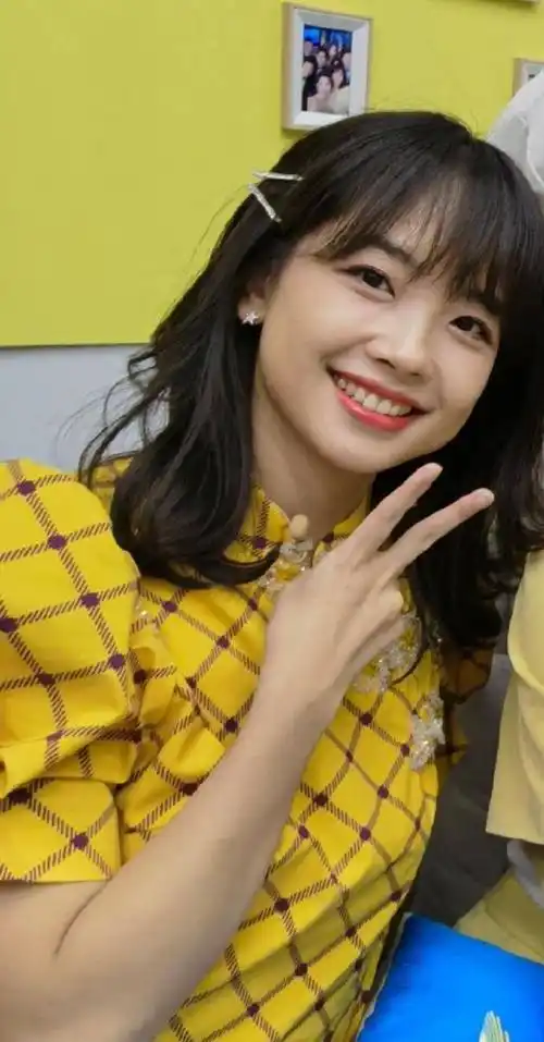 央视王冰冰疑被停职因与徐嘉余恋情惹争议前程未卜粉丝担忧