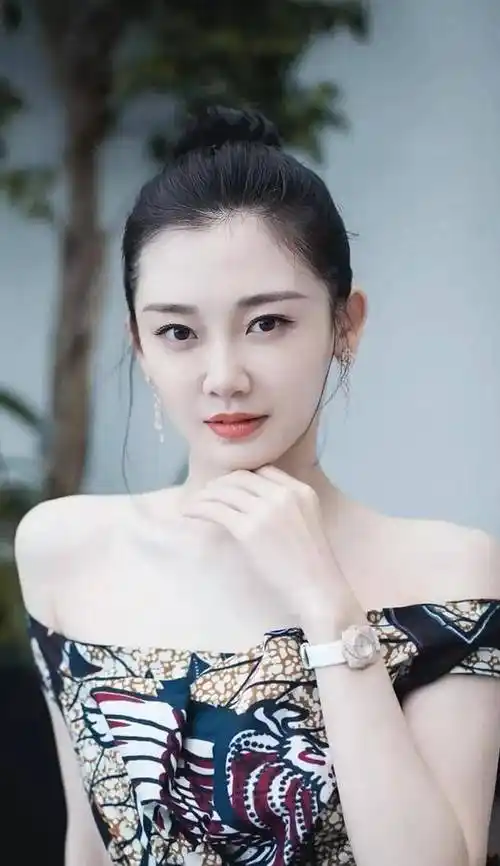 冯小刚手把手将苗苗捧红,为何又称其太能装,究竟有何恩怨?