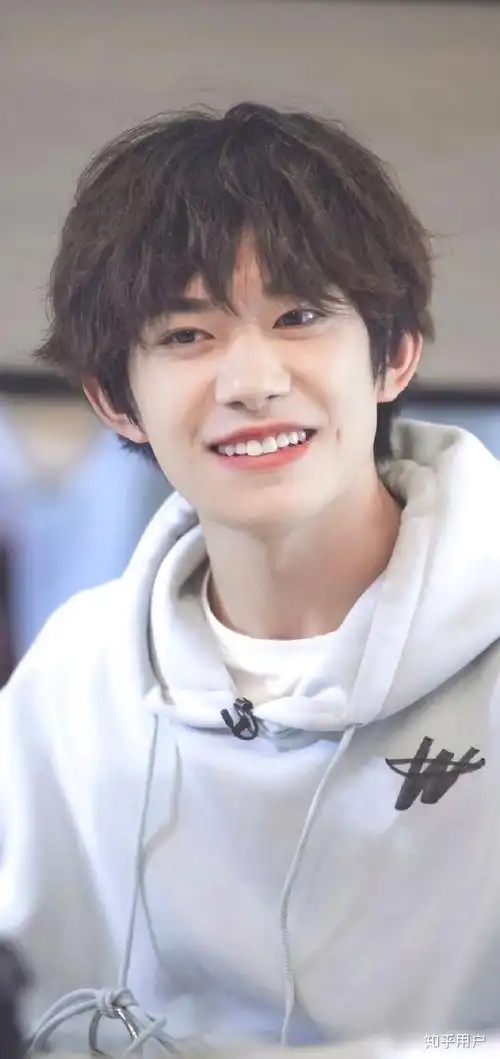 易烊千玺有哪些神图 谢谢? - 知乎