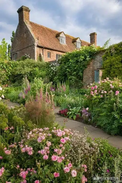 童话般的城堡花园,美若幻境,是一个全世界养花人向往的地方!