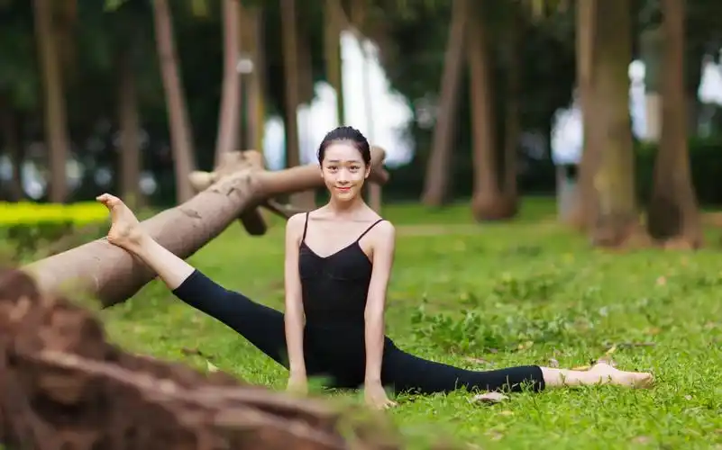 【一字马美图合集】 第一期 快来看好看的小姐姐一字马