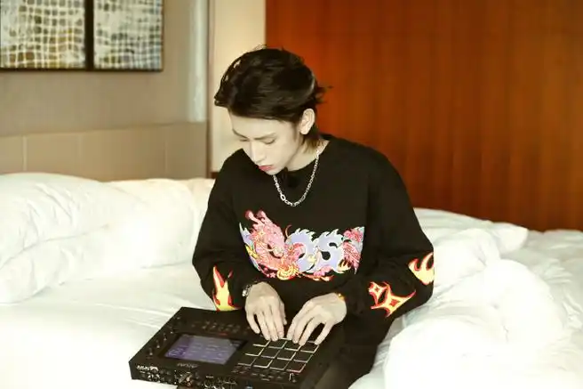 小鬼王琳凯超话#音你而来今日开播#浪漫有趣的音乐旅途即将开启!