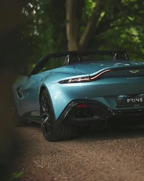 阿斯顿马丁华帝跑车雅致敞篷车#汽车##名车