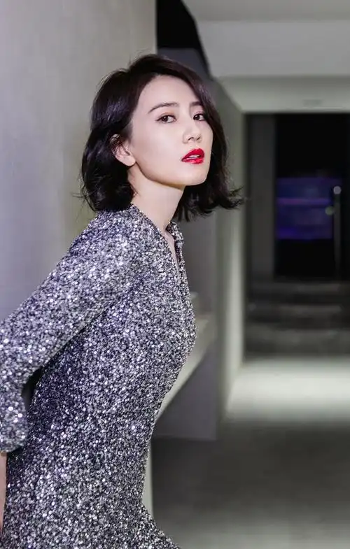 高圆圆:走在气质与温柔之间的平衡木中