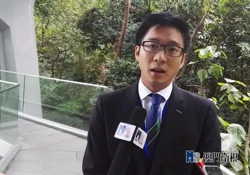 霍英东集团副总裁霍启山接受记者现场采访霍英东集团副总裁霍启山接受