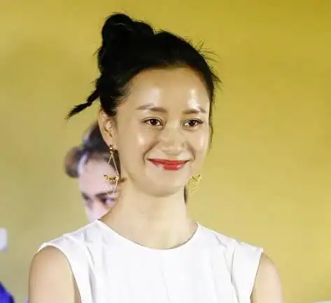 于谦于大爷"傲娇脸"现身活动,倪虹洁"满脸油光"同时现身