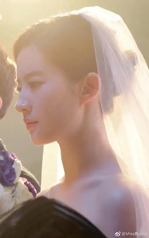 刘亦菲 邢露 2014电影《露水红颜》邢露新娘婚纱