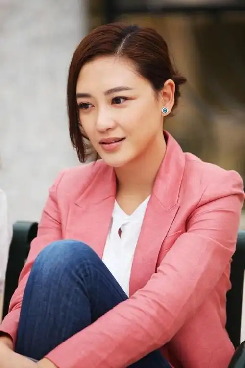 回顾"精明女人"应采儿:为何不选向佐,而是嫁家世一般的陈小春