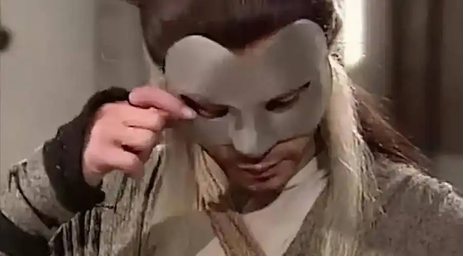 73古天乐算是古装明星中带面具的鼻祖人物,在神雕侠侣中,已过儿的