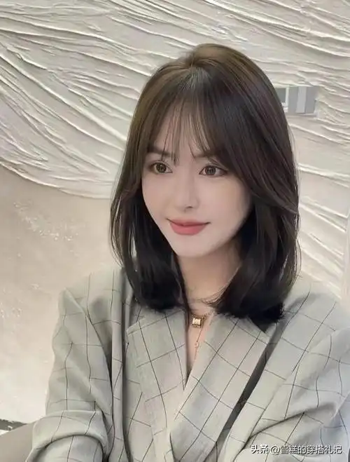 锁骨发才是今年最流行发型40岁的你不剪一次不知道多显气质