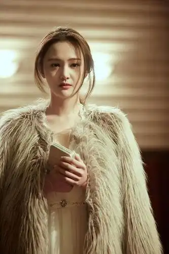 郑爽鼻子假体又装回去郑爽如何一步步变美