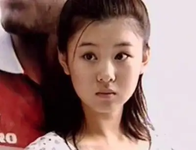 李小萌15岁出道被称圈中最干净的女艺人连初吻都是老公的