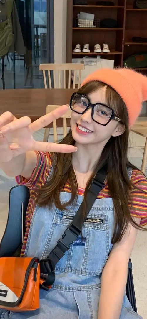 甜美清纯duebass戴眼镜的漂亮女生图片