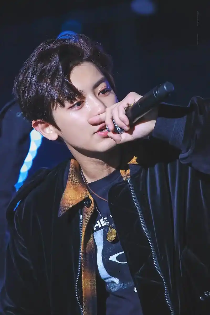 朴灿烈舞台神图 - 抖音