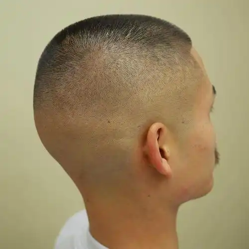 超短的男士寸头