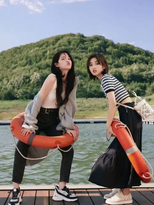 欧阳娜娜,一个曾经被誉为"天才大提琴美少女"的名字,如今却成了娱乐圈