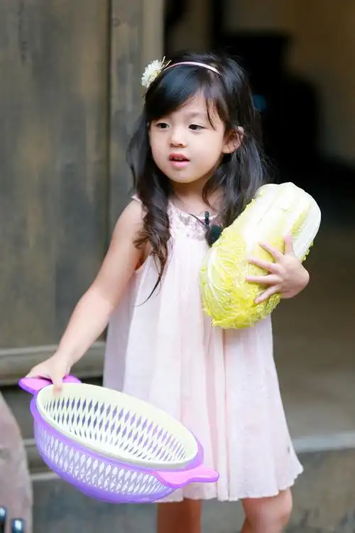 《爸爸去哪儿5》刘畊宏女儿小泡芙最新图片