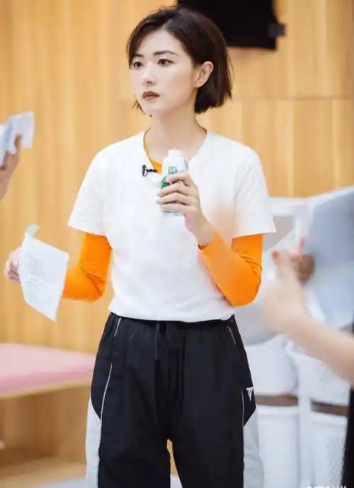 万茜"单腿蹲"火了!