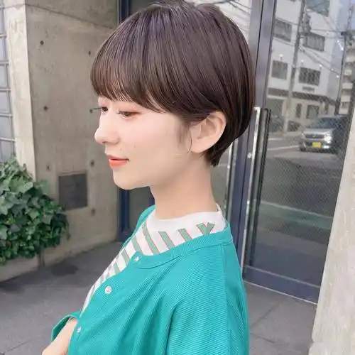 今年流行"四好"层次短发,立体蓬松很精致,适合大多数女性