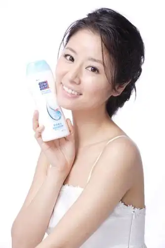 林心如代言沐浴露 半裸广告照曝光(组图)_新浪女性_新浪网