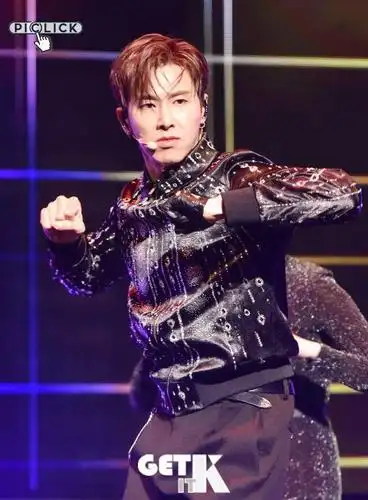 东方神起成员郑允浩 "跳舞机器 热情富豪"