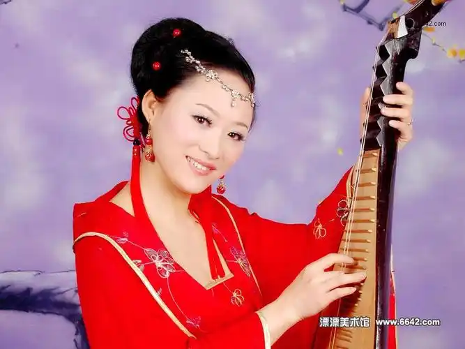多才多艺古装美女琴瑟缘
