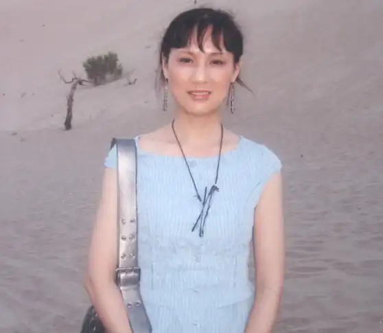 60岁李建群个人魅力经久不衰离婚后单身一人