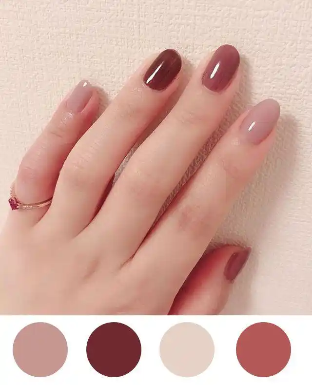 一起来看看今天的秋季美甲配色吧~厚重而温暖的颜色~大地色,南瓜色,姜