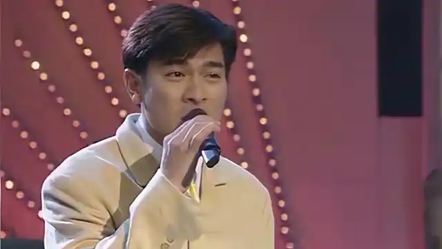 刘德华唱功有多好?95年初登春晚献唱《忘情水》,一开口惊艳全场